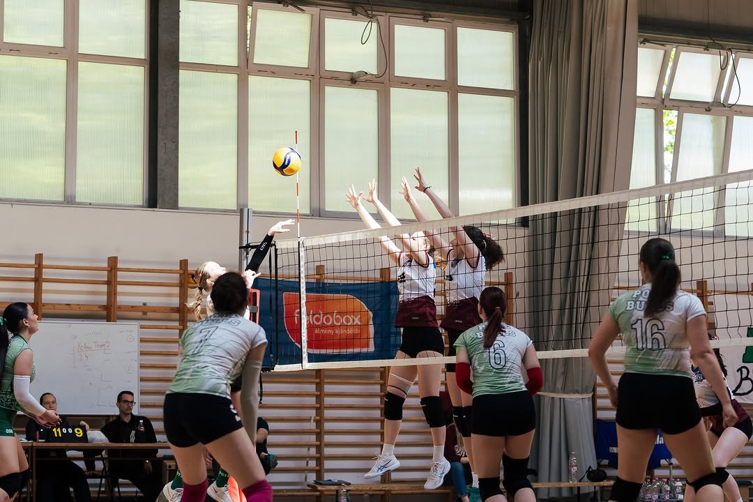 🏆 A Feldobox idén az 53. Medikus Kupát is támogatta! 🎉

2026 áprilisában ismét megrendezésre került Pécsett az ország egyik legnépszerűbb hallgatói sporteseménye, a Medikus Kupa, ahol a 4 hazai orvosi egyetem hallgatói mérhették össze tudásukat és csapatszellemüket. 🏐

A rendezvény évről évre kiemelt esemény a fogorvos-, gyógyszerész- és általános orvostanhallgatók körében – ezért külön öröm számunkra, hogy a Feldobox is részese lehetett ennek az élményekkel, közösségi pillanatokkal és sporttal teli hétvégének. 

Feldobox – 20 éve az eredeti élményajándék.

#Feldobox #MedikusKupa